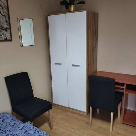 Hostel Gliwice Centrum Parking ภายนอก รูปภาพ