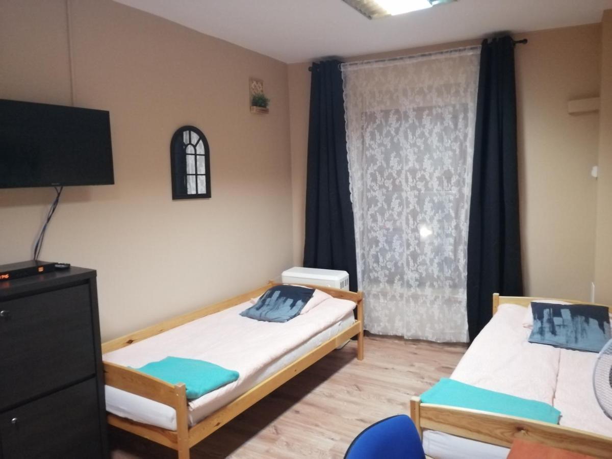 Hostel Gliwice Centrum Parking ภายนอก รูปภาพ