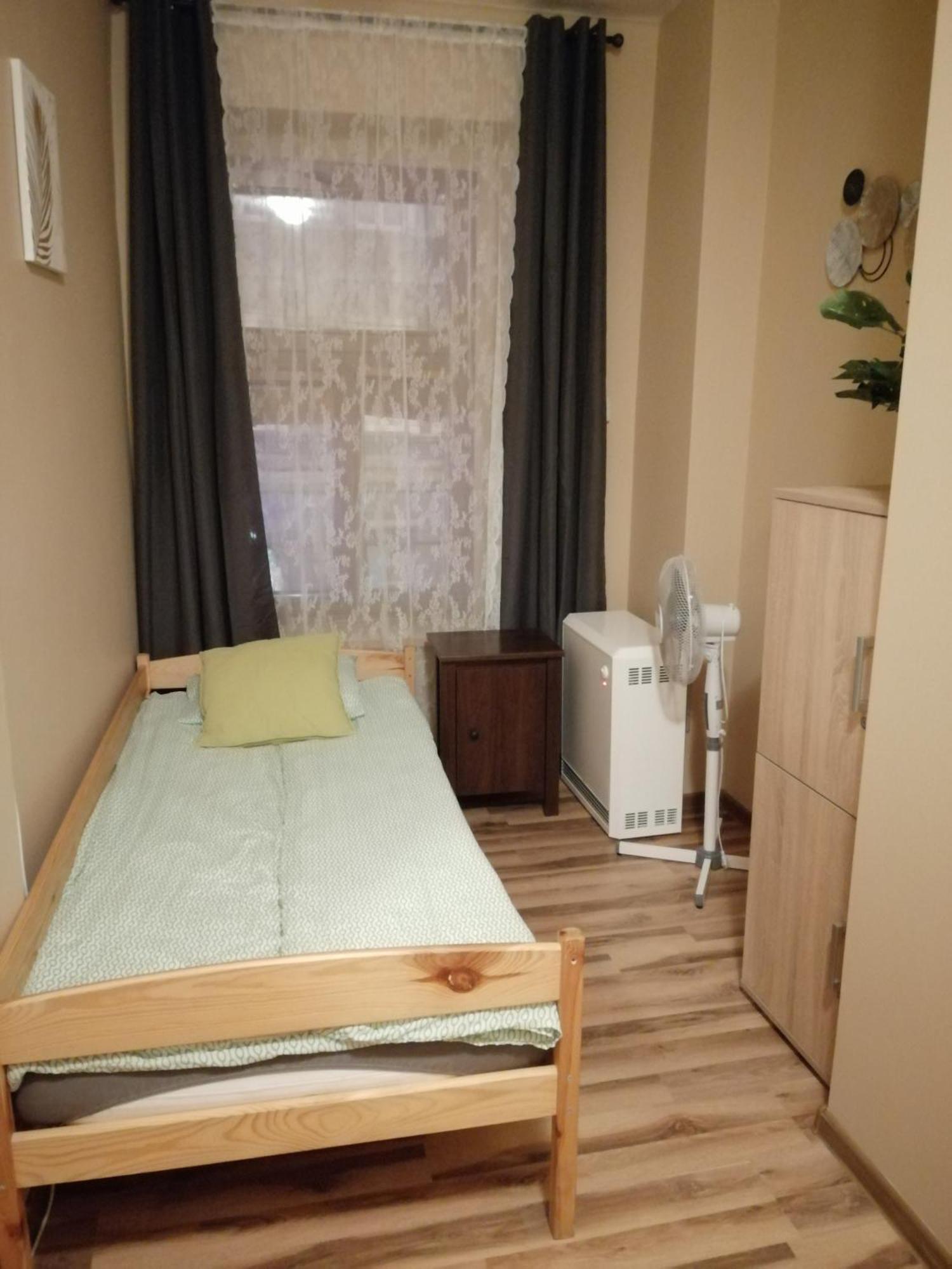 Hostel Gliwice Centrum Parking ห้อง รูปภาพ