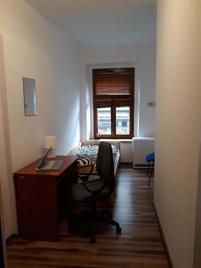 Hostel Gliwice Centrum Parking ภายนอก รูปภาพ