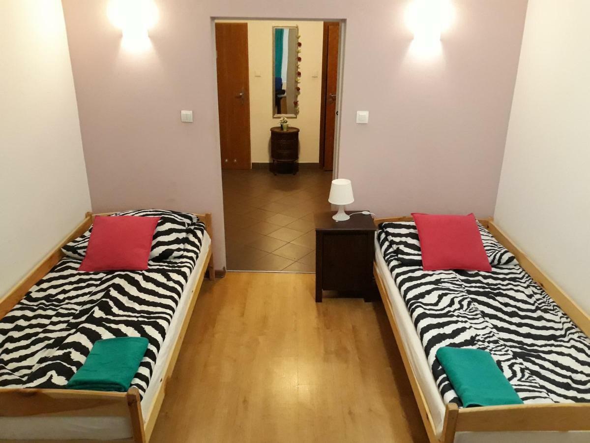 Hostel Gliwice Centrum Parking ภายนอก รูปภาพ