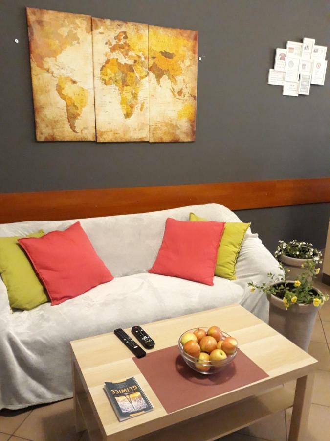 Hostel Gliwice Centrum Parking ภายนอก รูปภาพ