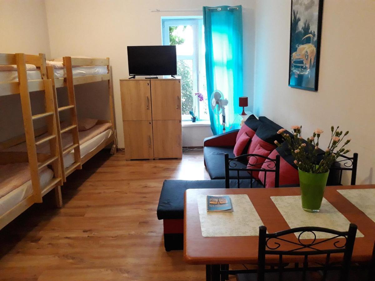 Hostel Gliwice Centrum Parking ภายนอก รูปภาพ